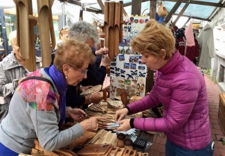 Interested in buying souvenirs from Tallinn vendor